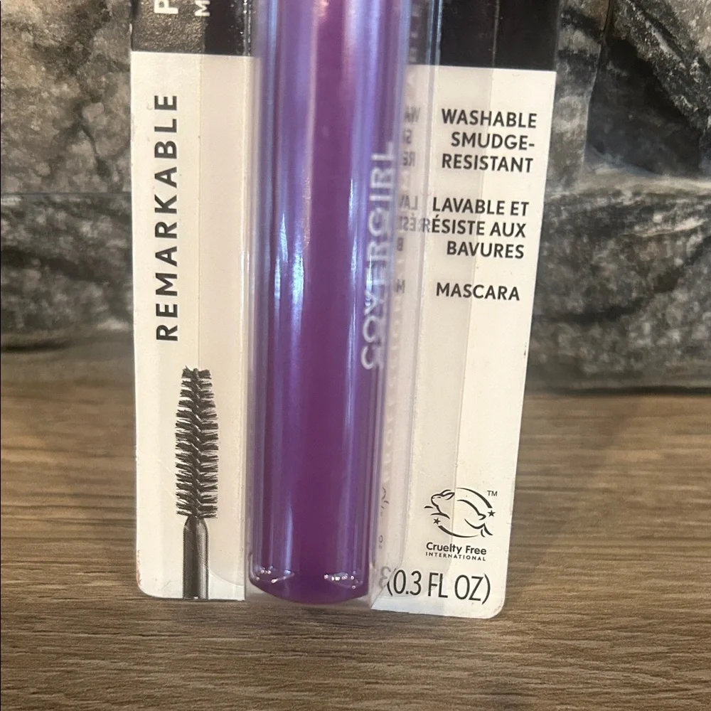 NWT COVERGIRL Very Black Mascara Formula‎